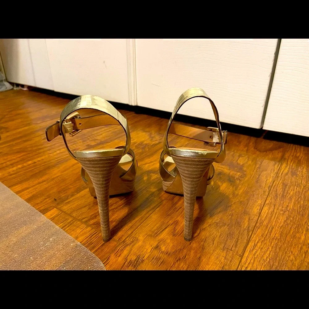 Gold Coach Heels Size 5.5 - Picture 6 of 10